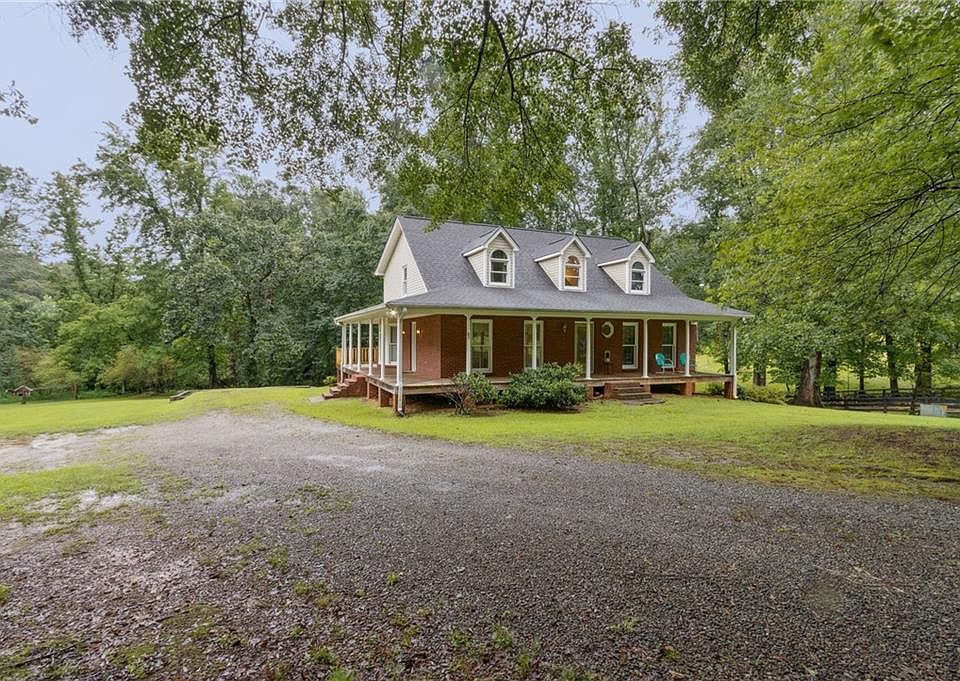 1st image of 83 Russell Rd