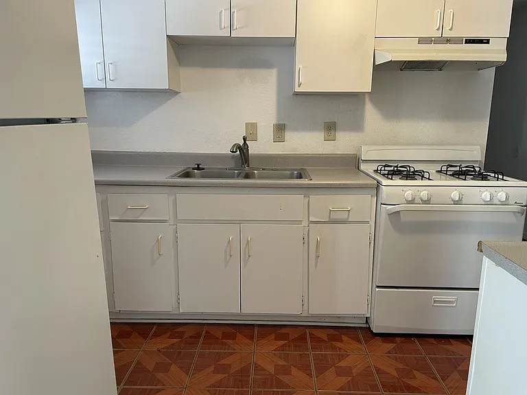 741 S Allen St — Photo 8
