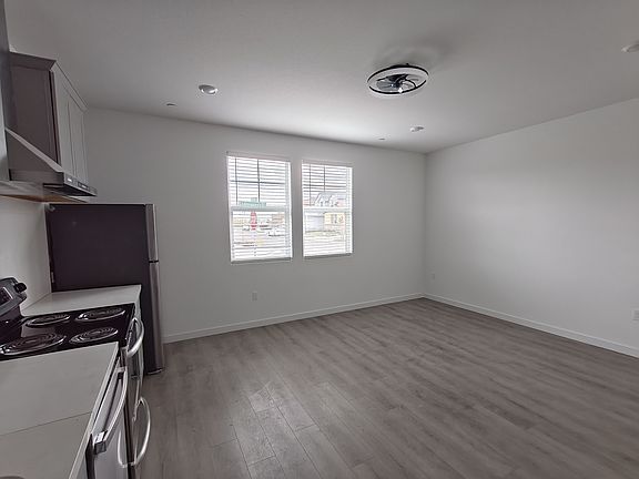 5th image of 10861 Admiral Cove Way #A