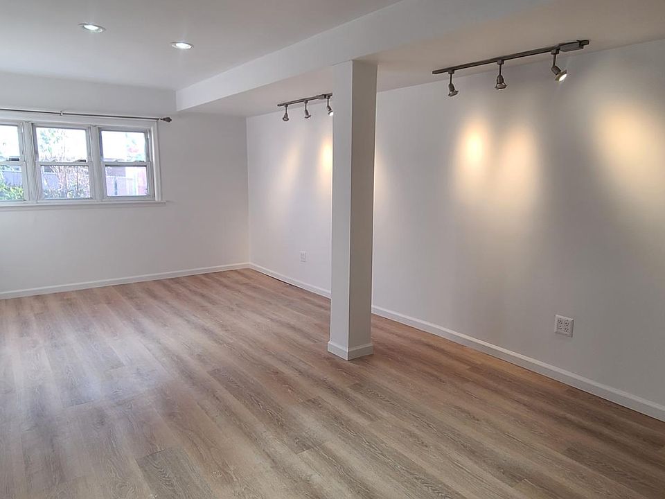 1st image of 3150 Waterbury Ave #1