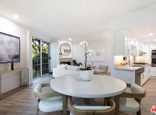 458 N Oakhurst Dr APT 102, Beverly Hills, CA 90210