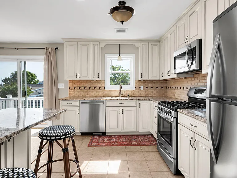 116 Cornell Ave — Photo 8