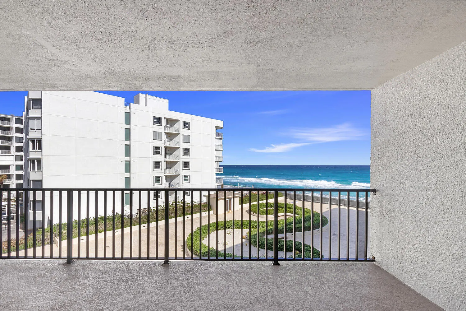 Dune Deck of the Palm Beaches. — Photo 2