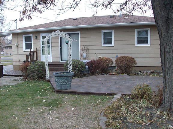 3rd image of 912 10th Ave NE