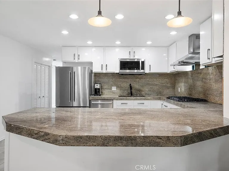 905 Dickson St #1 — Photo 8