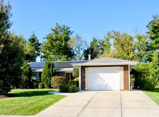 1470 Edgefield Ln, Hoffman Estates, IL 60169