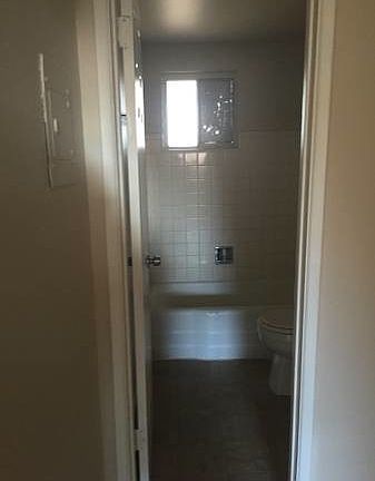 4th image of 921 W Cheryl Dr APT 6