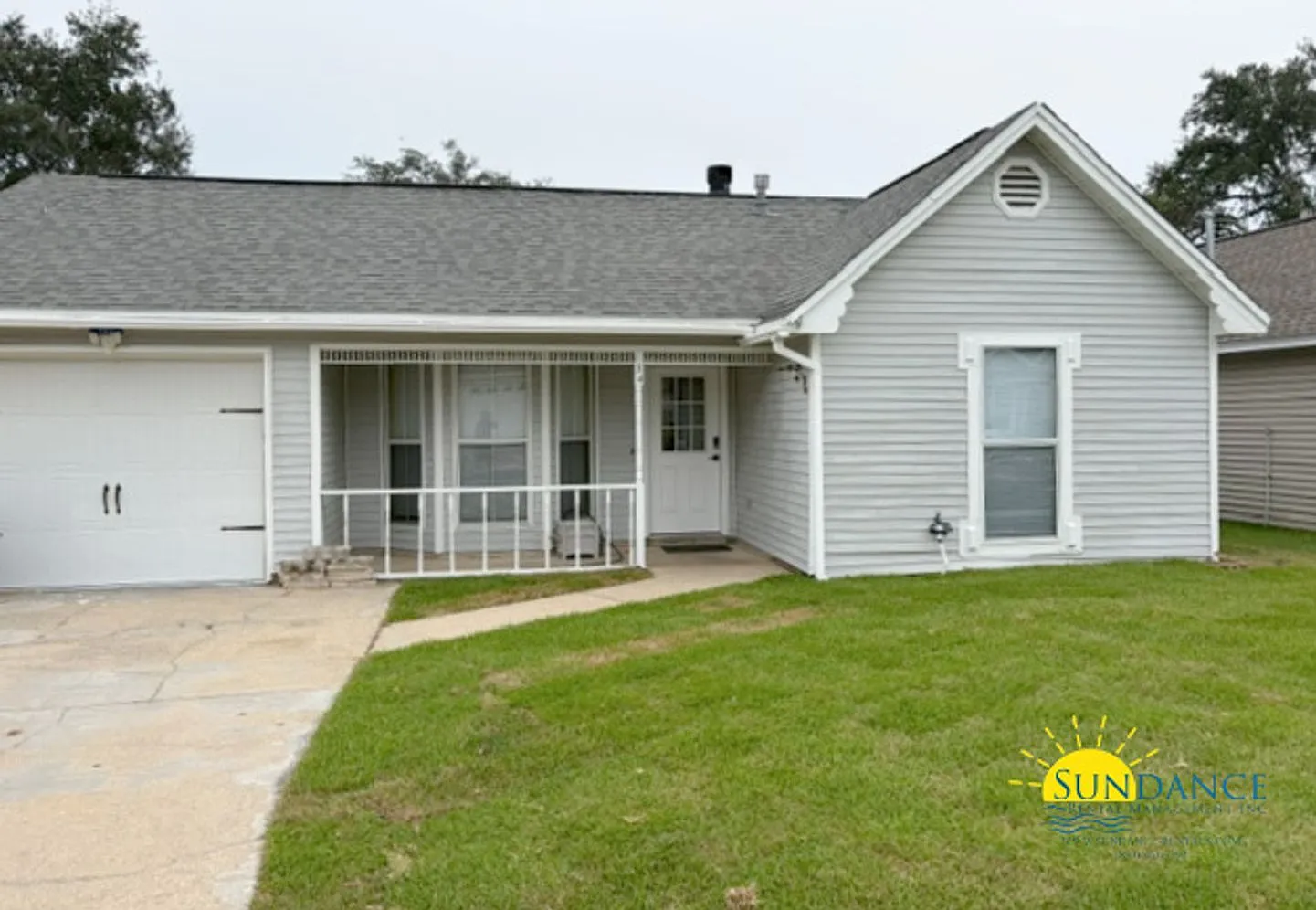 Adorable 3 Bedroom Home in Bluewater Bay! — Photo 1