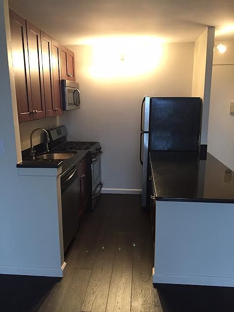 2nd image of 829 Greenwood Ave APT 2D