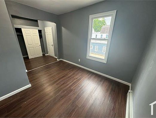 3rd image of 241 12th Ave Floor 2