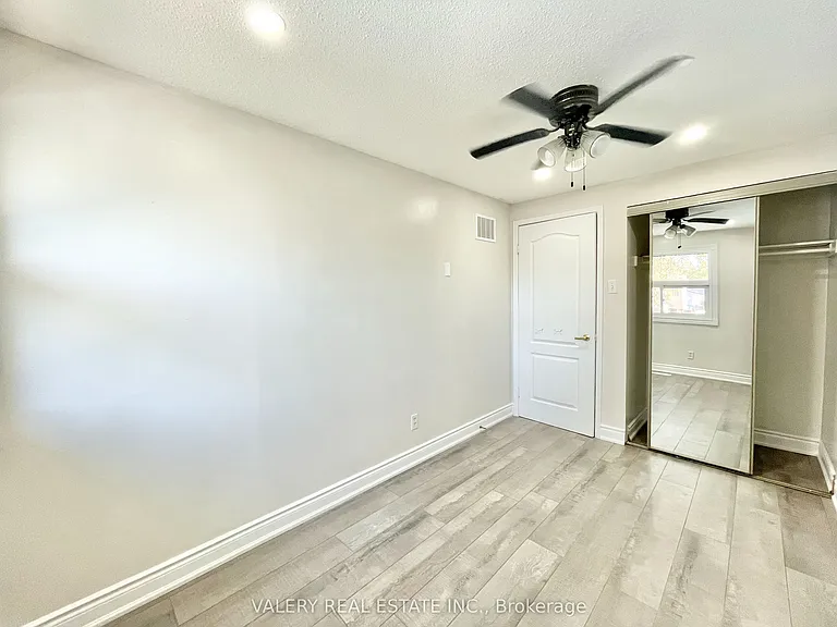 26 Homeland Ct — Photo 4