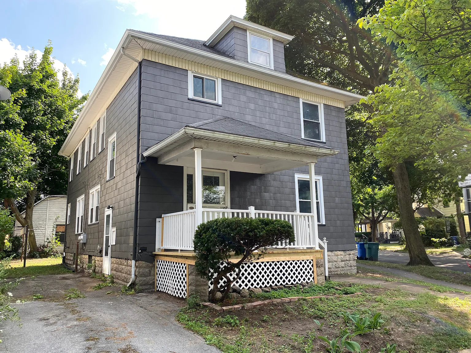 3 bed, 1170 sqft, $1,900 — Photo 1