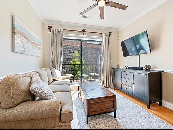 4th image of 625 1/2 W Arlington Pl APT 3N