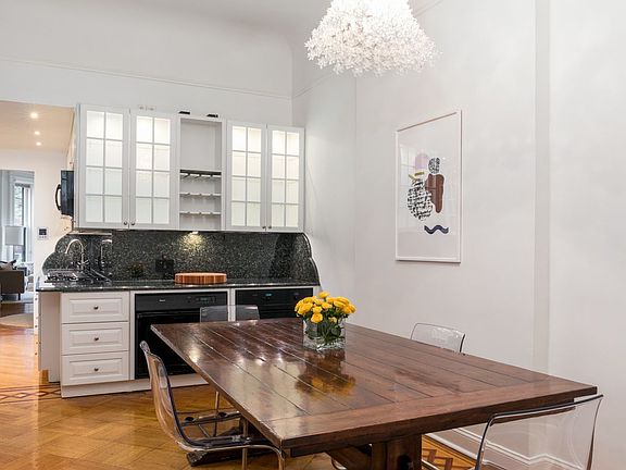 5th image of 22 Montgomery Pl APT 2