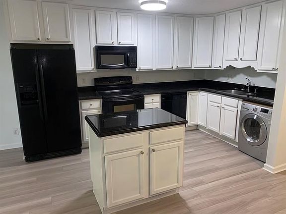2nd image of 102 N Lakeside Dr APT 2