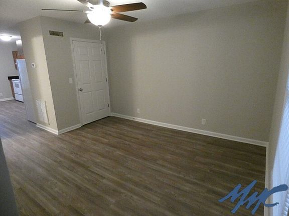 4th image of 919 E Bell St