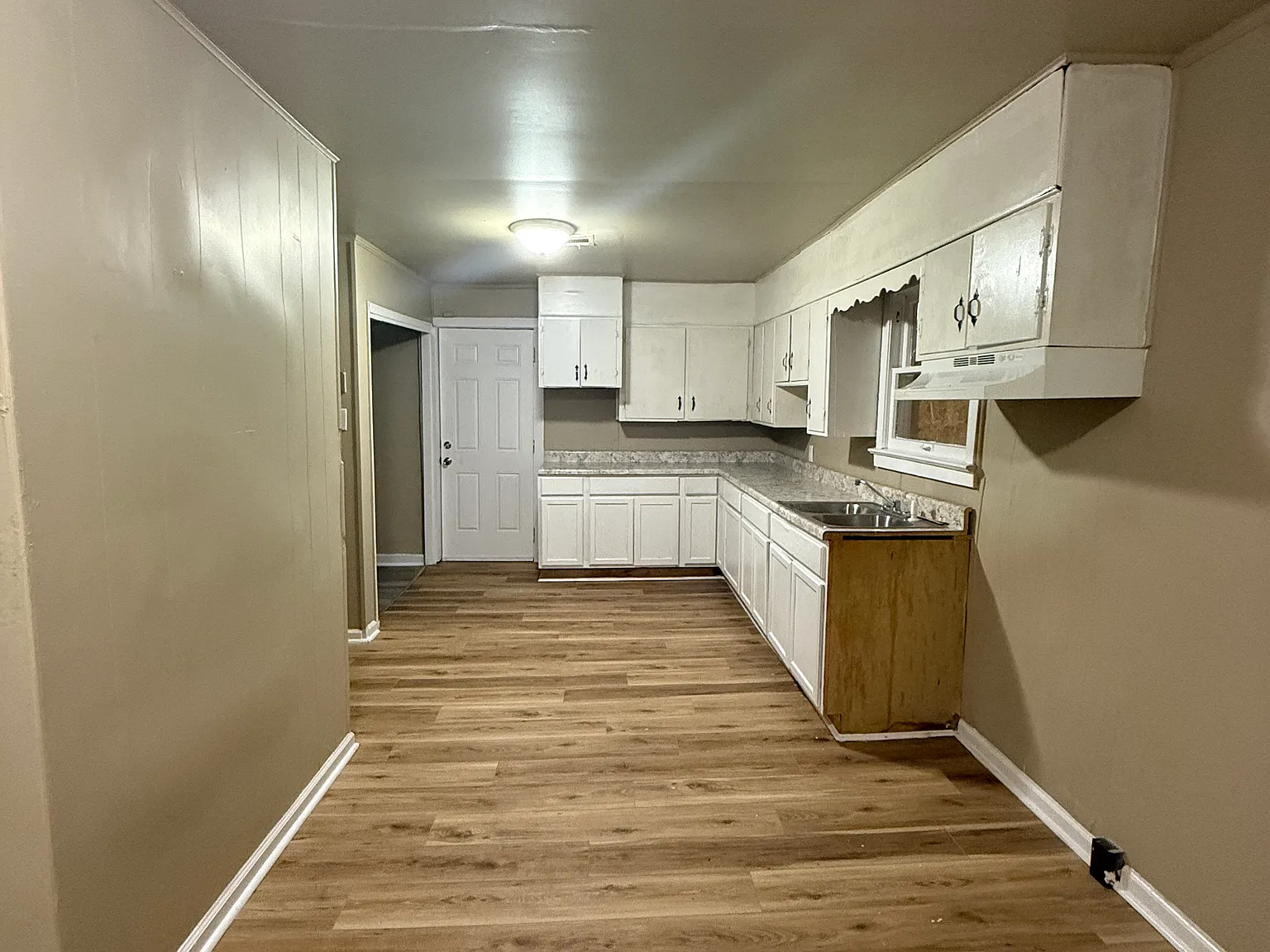 3 bed, 1300 sqft, $1,100 — Photo 4