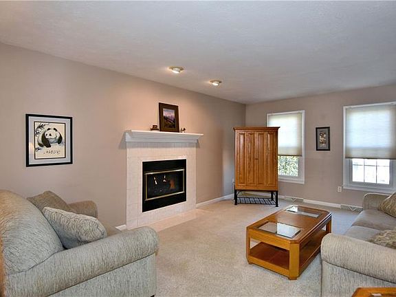 5th image of 420 Cloverdale Dr