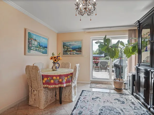 2514 Hubbard Street image 12 of 30