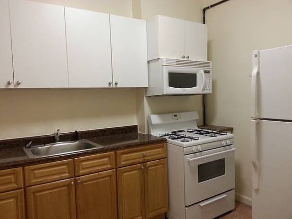2nd image of 469 Lenox Ave APT 23