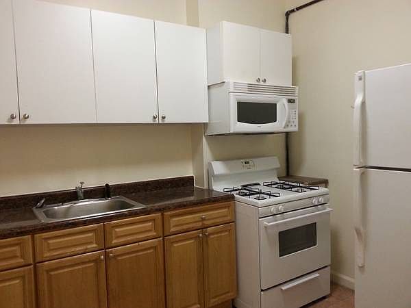 2nd image of 467 Lenox Ave APT 31