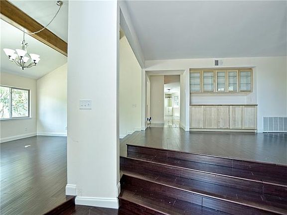 5th image of 301 Pleasant Dr