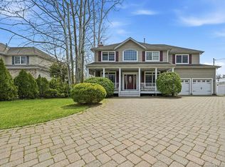 20 E Main Street, Huntington, NY 11743