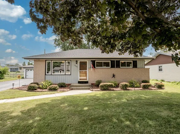 3369 East Oak Creek DRIVE, Oak Creek, WI 53154