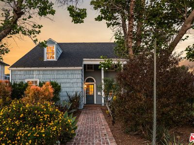 2520 7th Ave, Los Angeles, CA, 90018