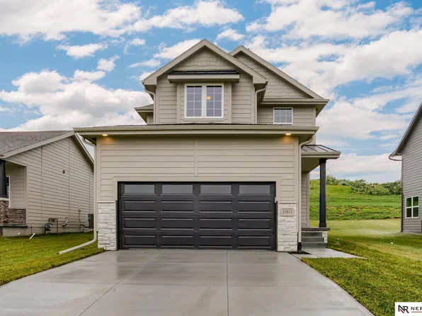 15971 Kempten Creek Dr, Bennington, NE 68007