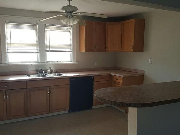3rd image of 104 Hillsdale Ave