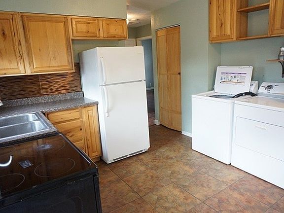 4th image of 8518 E Knox Ave