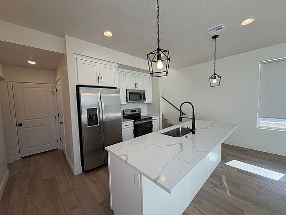 3rd image of 5515 S Carnelian Pkwy