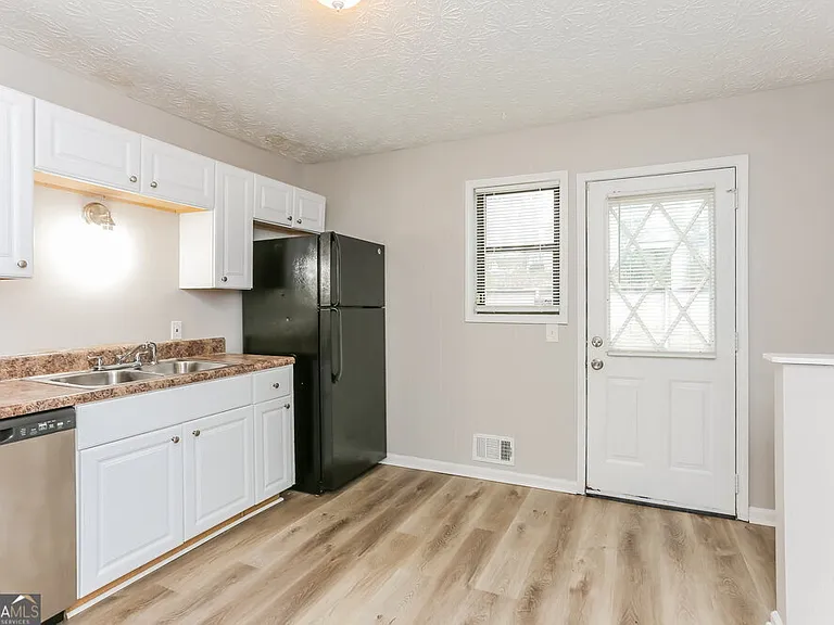 1535 Springwood Dr SE #B — Photo 9