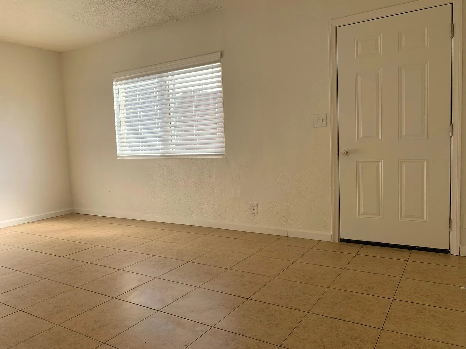 2 bed, 600 sqft, $1,400 — Photo 2