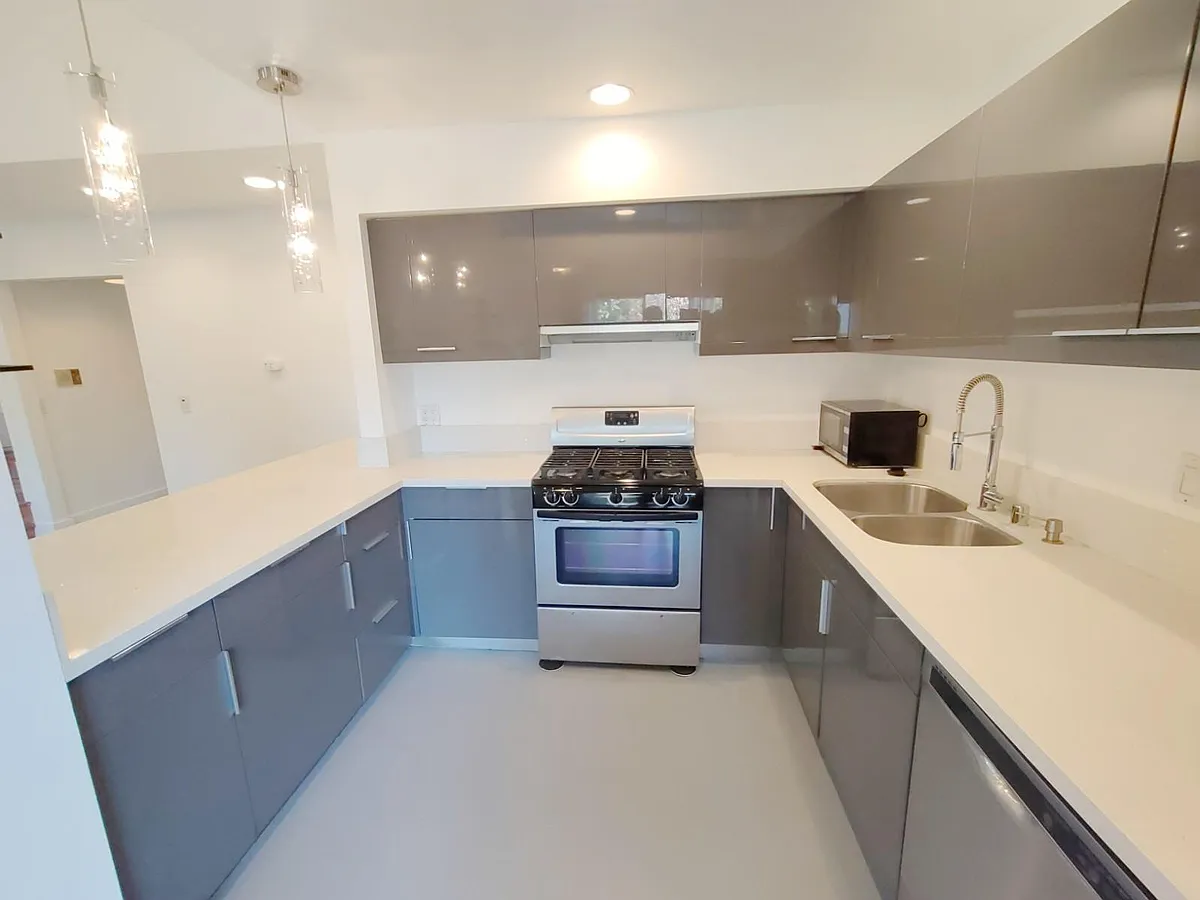 Building Photo - 86 S Sierra Madre Blvd #5