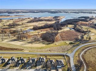 18003 Rollins Dr, Smithville, MO 64089