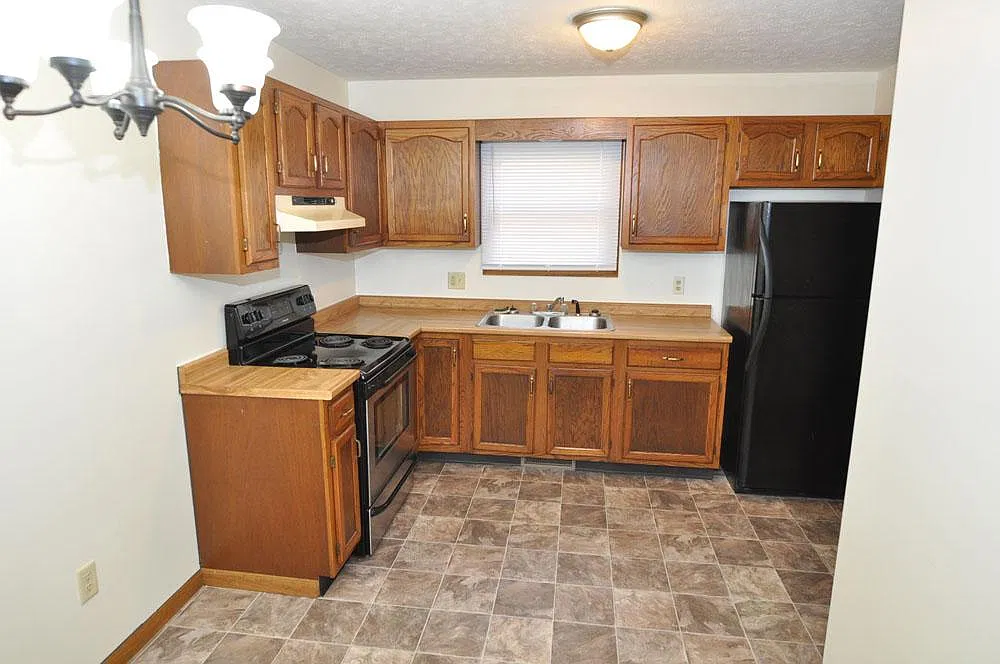 2 bed, 1.5 bath, 936 sqft, $1,100 — Photo 3