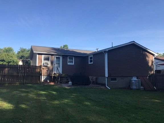 3rd image of 39 Hart Ave