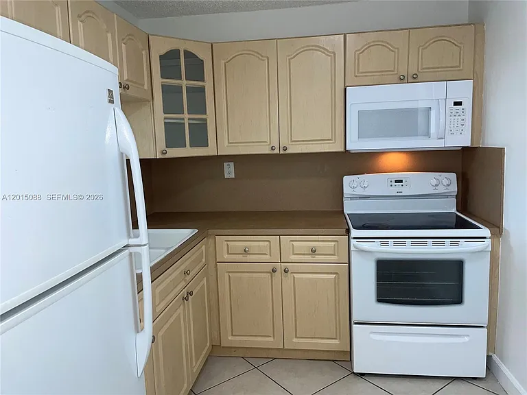 10300 Coral Way #B33 — Photo 6