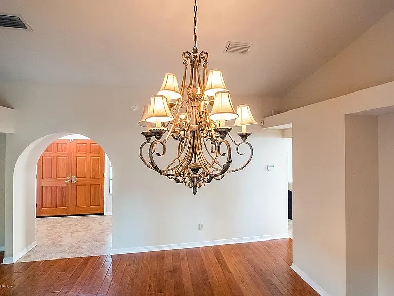 3 bed, 1907 sqft, $2,880 — Photo 3