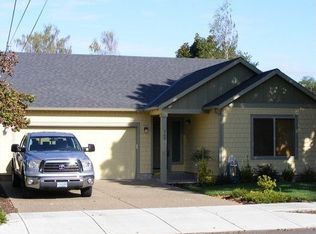 320 W Berkeley St, Gladstone, OR
