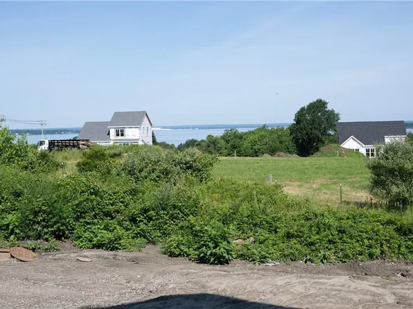 45 Bunker Hill Xing, Portsmouth, RI 02871