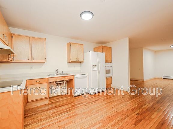 2nd image of 843 S Mammoth Rd Unit 2
