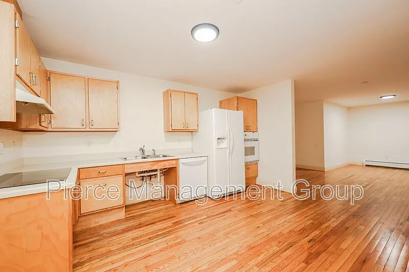 Building Photo - 843 S Mammoth Rd #2