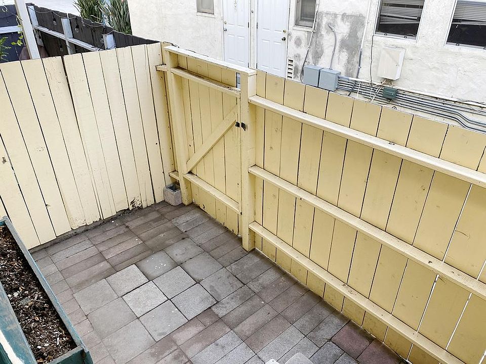 624 B Veteran Avenue, Westwood, CA 90024 - Private Patio Area