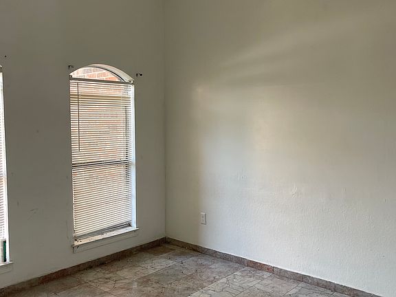 2nd image of 3803 Sandybrook Dr