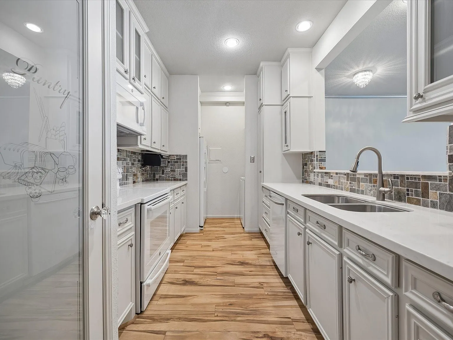 2 bed, 2.0 bath, 1224 sqft, $1,850 — Photo 4