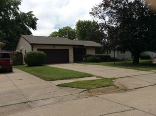 6109 Elm St, Omaha, NE 68106