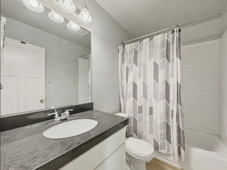 42 N Rue Borda — Photo 6